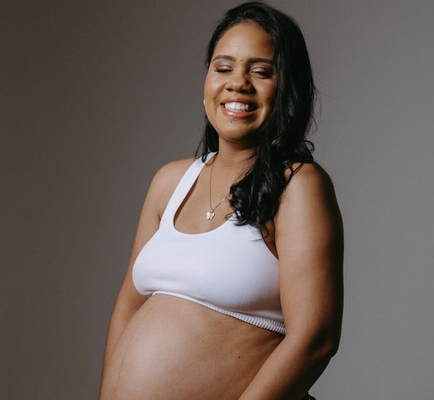 Pregnant woman using Macha